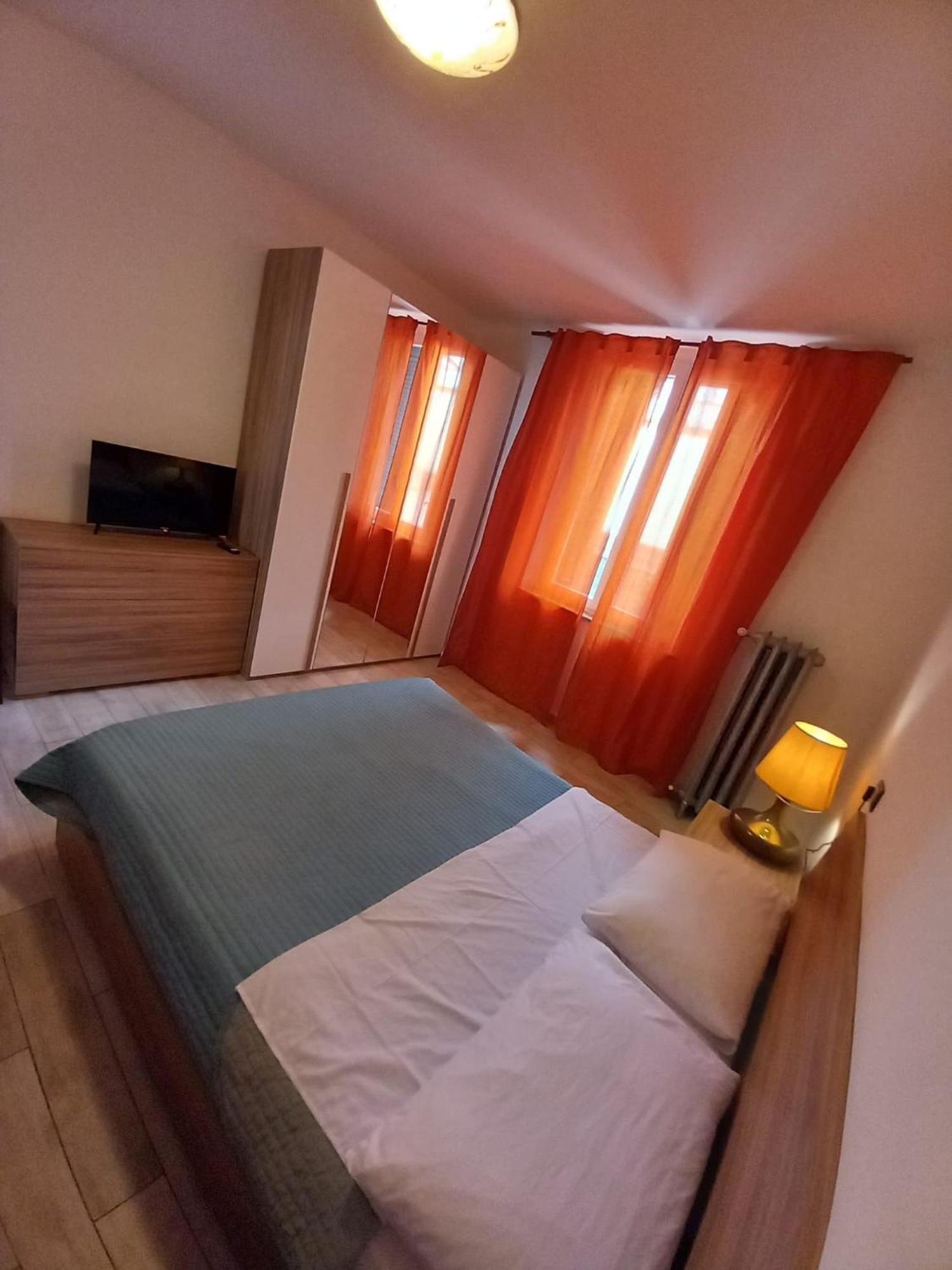 3 Station Free Parking * Milan